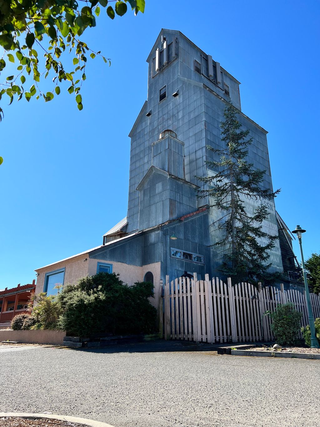 Grain-Elevator-Landmark