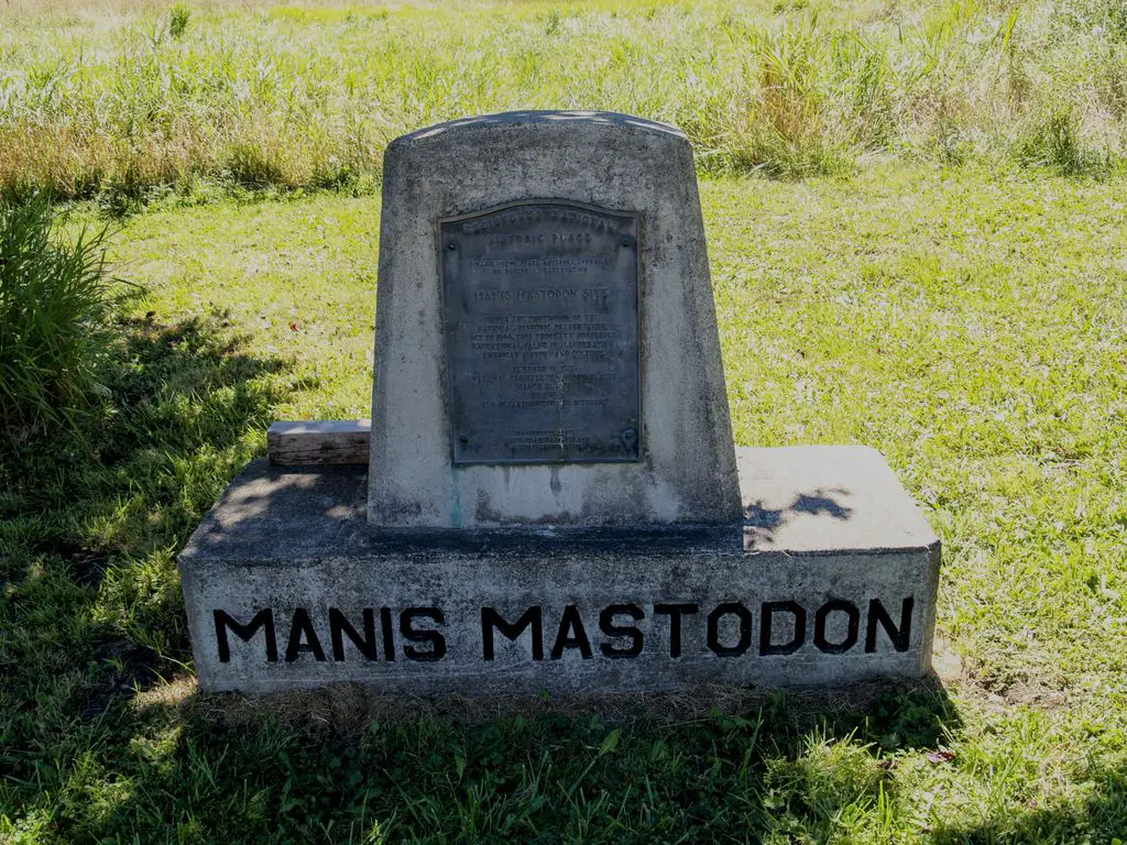 Manis-Mastodon-Site-Plaque