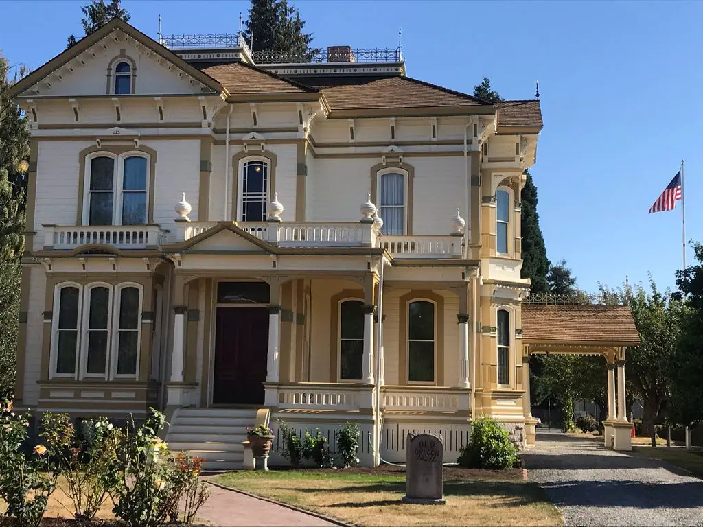 Meeker-Mansion-Museum-Volunteers