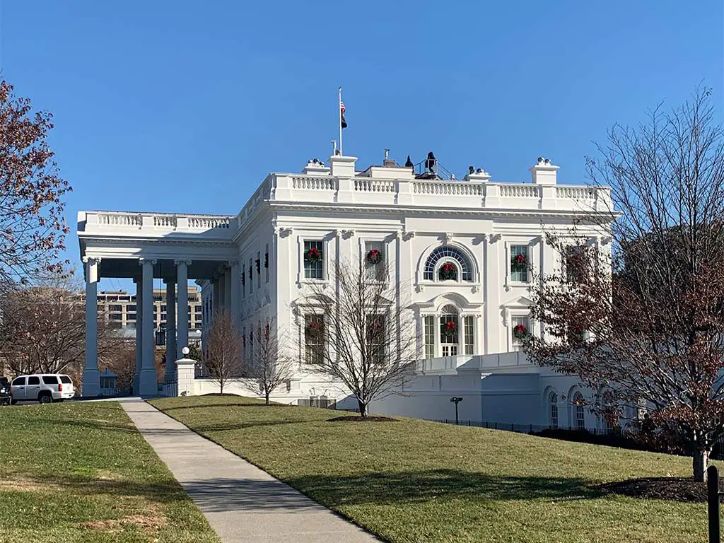 Navigating the White House Area