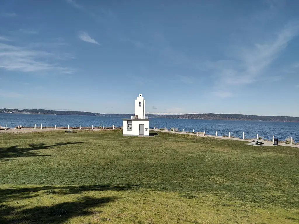 Browns-Point-Lighthouse-Park