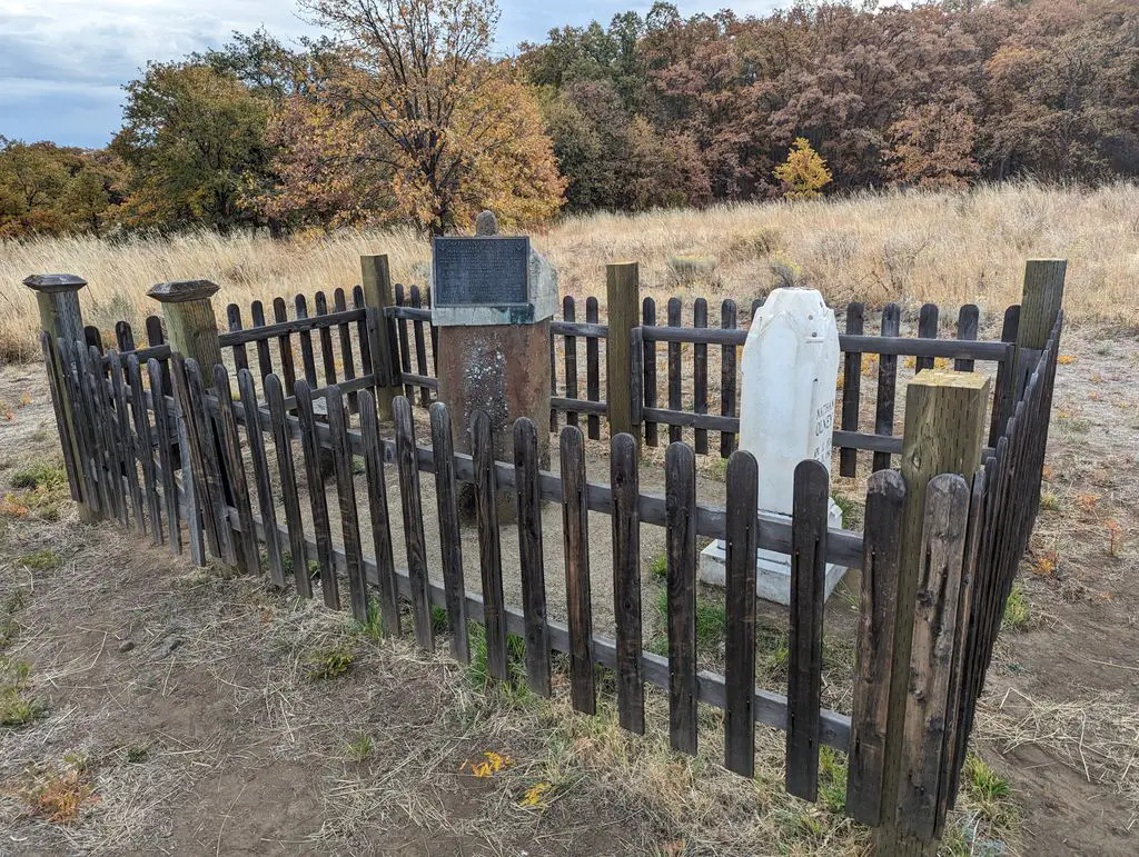 Captain-Nathan-Olney-Memorial-and-Grave-Site-1