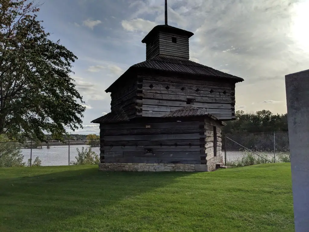 Fort-Armstrong-Historic-Site