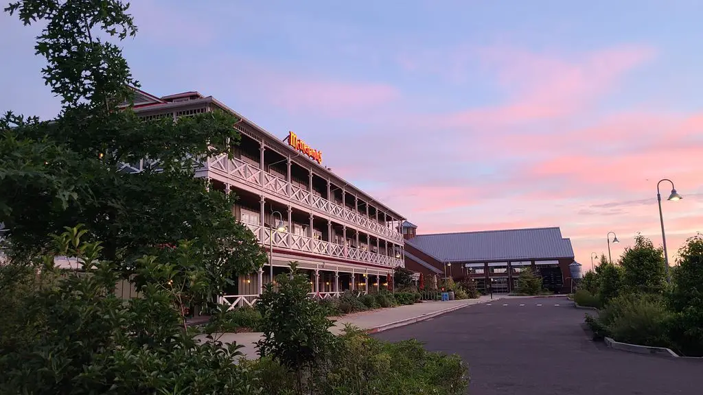 McMenamins-Kalama-Harbor-Lodge-2