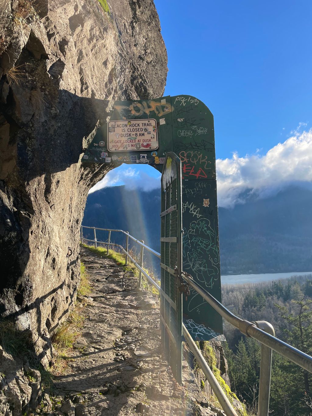 WA-State-Historical-Marker-Beacon-Rock-1