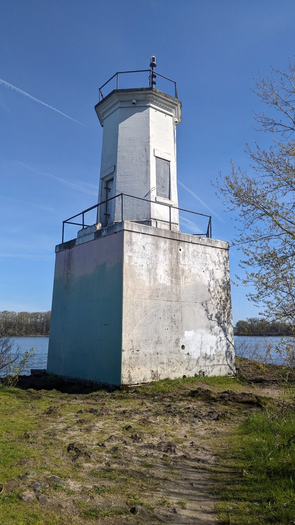 Warrior-Rock-Lighthouse-1