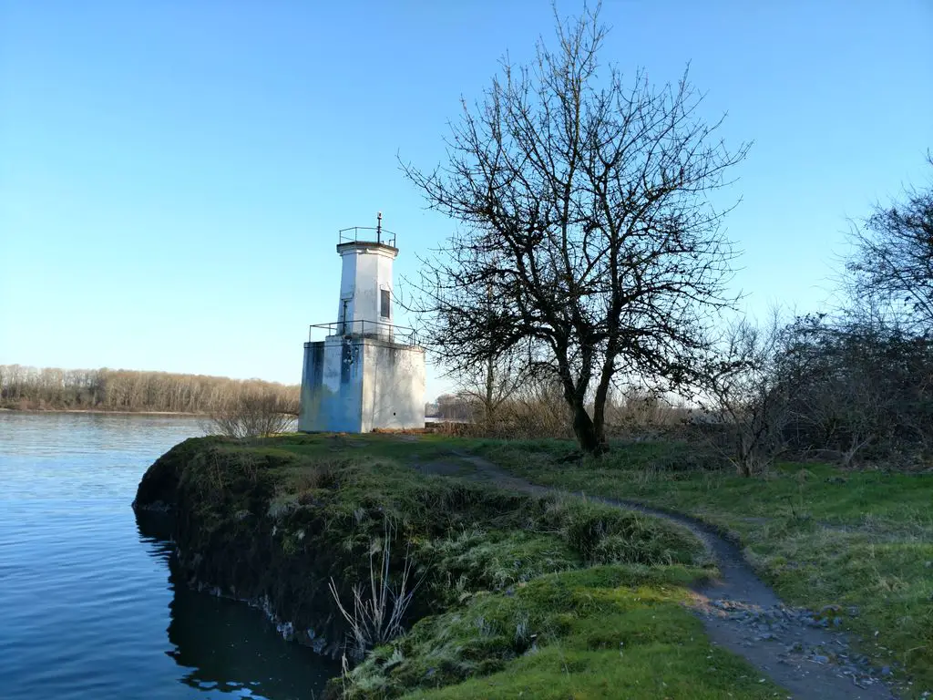 Warrior-Rock-Lighthouse