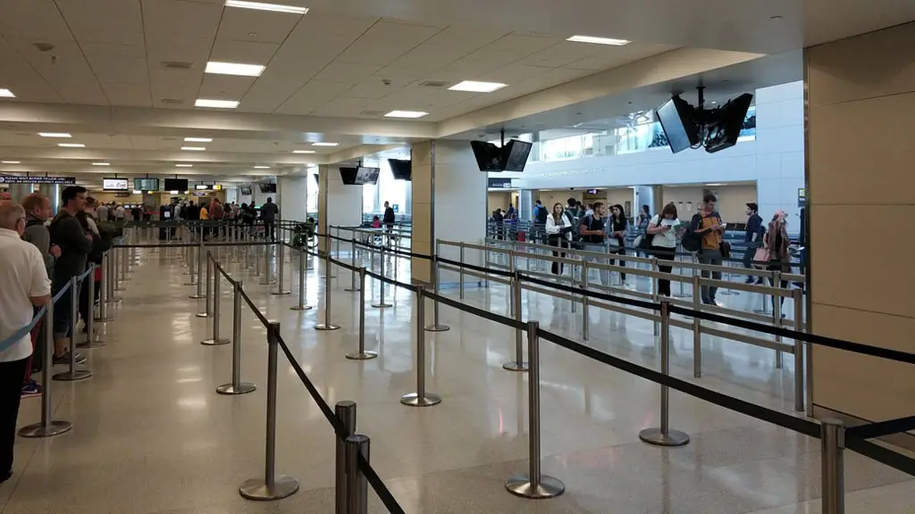 Washington Dulles International Airport (IAD)