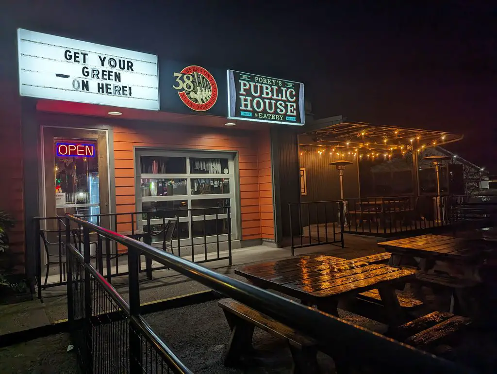 Porkys-Public-House-Eatery