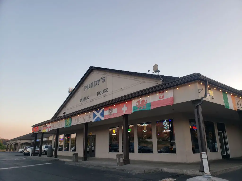 Purdys-Public-House-Arcade