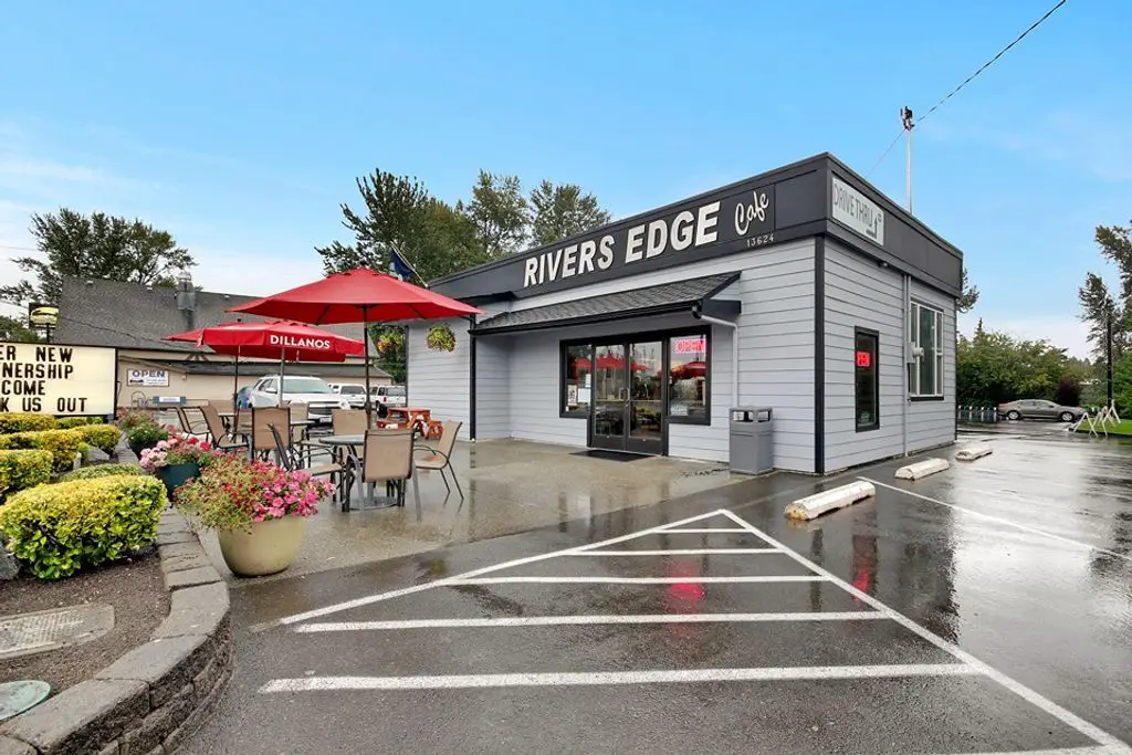 RIVERS-EDGE-CAFE-BREWS