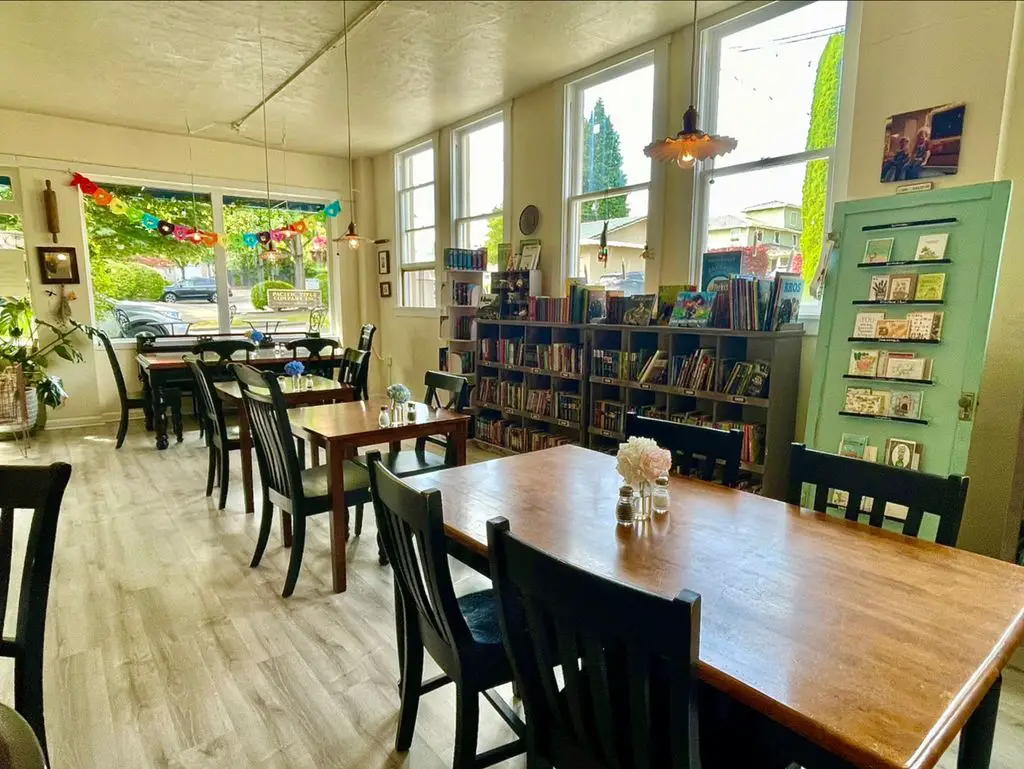 Lemon-Hill-Cafe-Bookstore-2